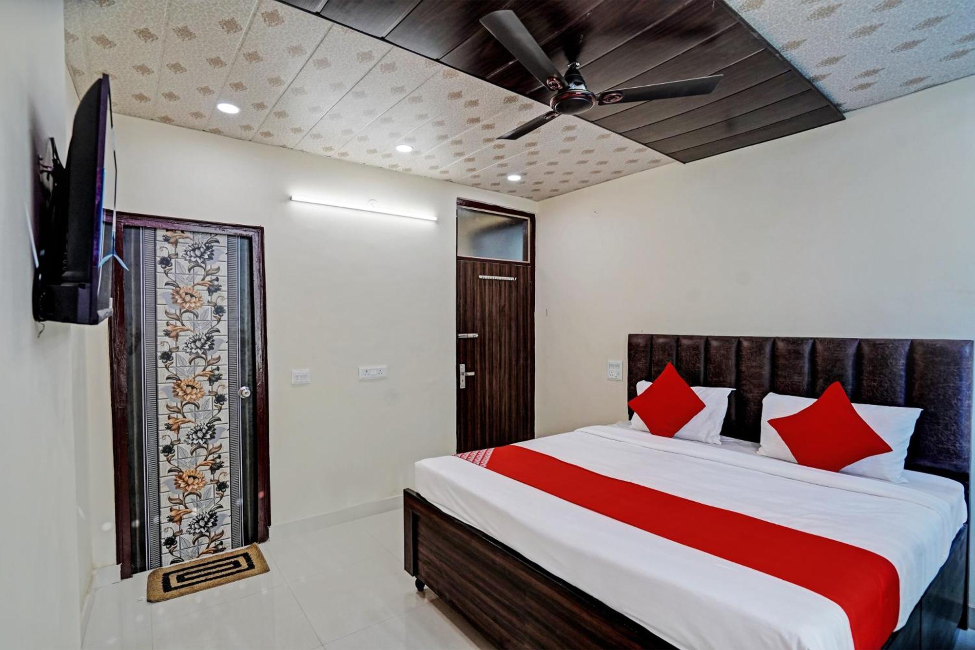 Oyo Flagship Evergreen Tower Hotel Ghaziabad Exterior foto