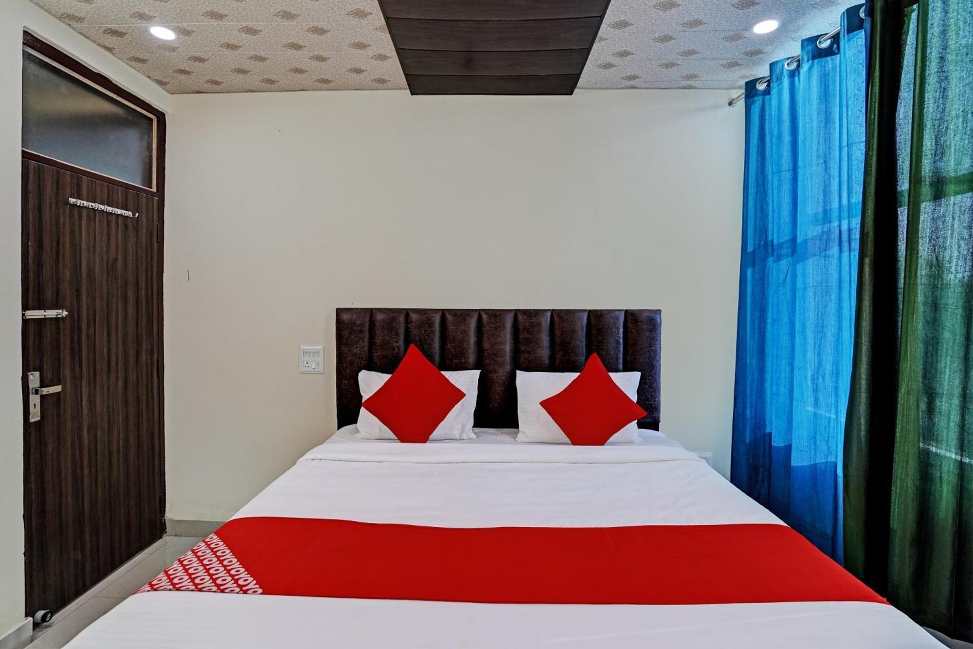 Oyo Flagship Evergreen Tower Hotel Ghaziabad Exterior foto