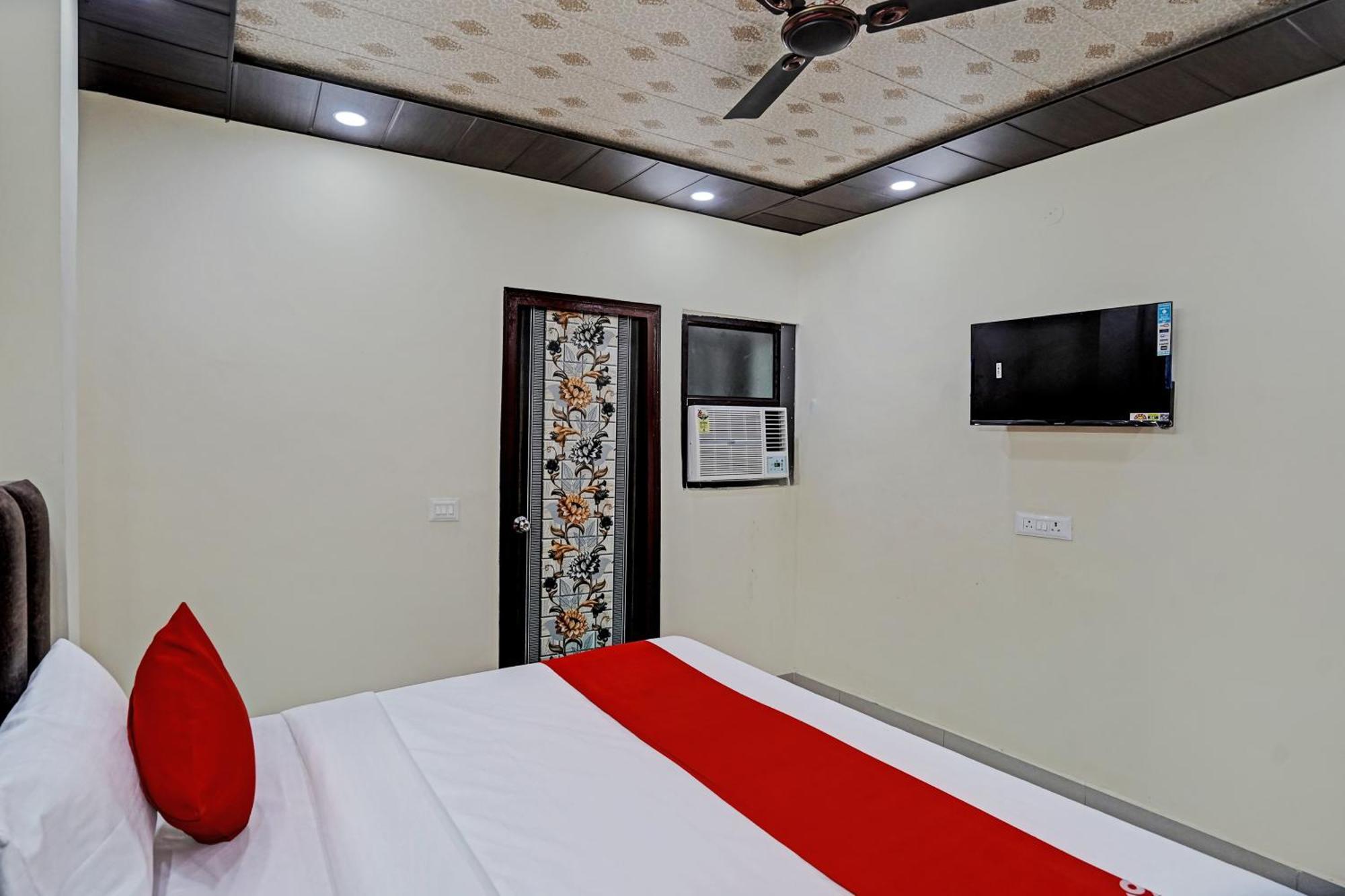 Oyo Flagship Evergreen Tower Hotel Ghaziabad Exterior foto