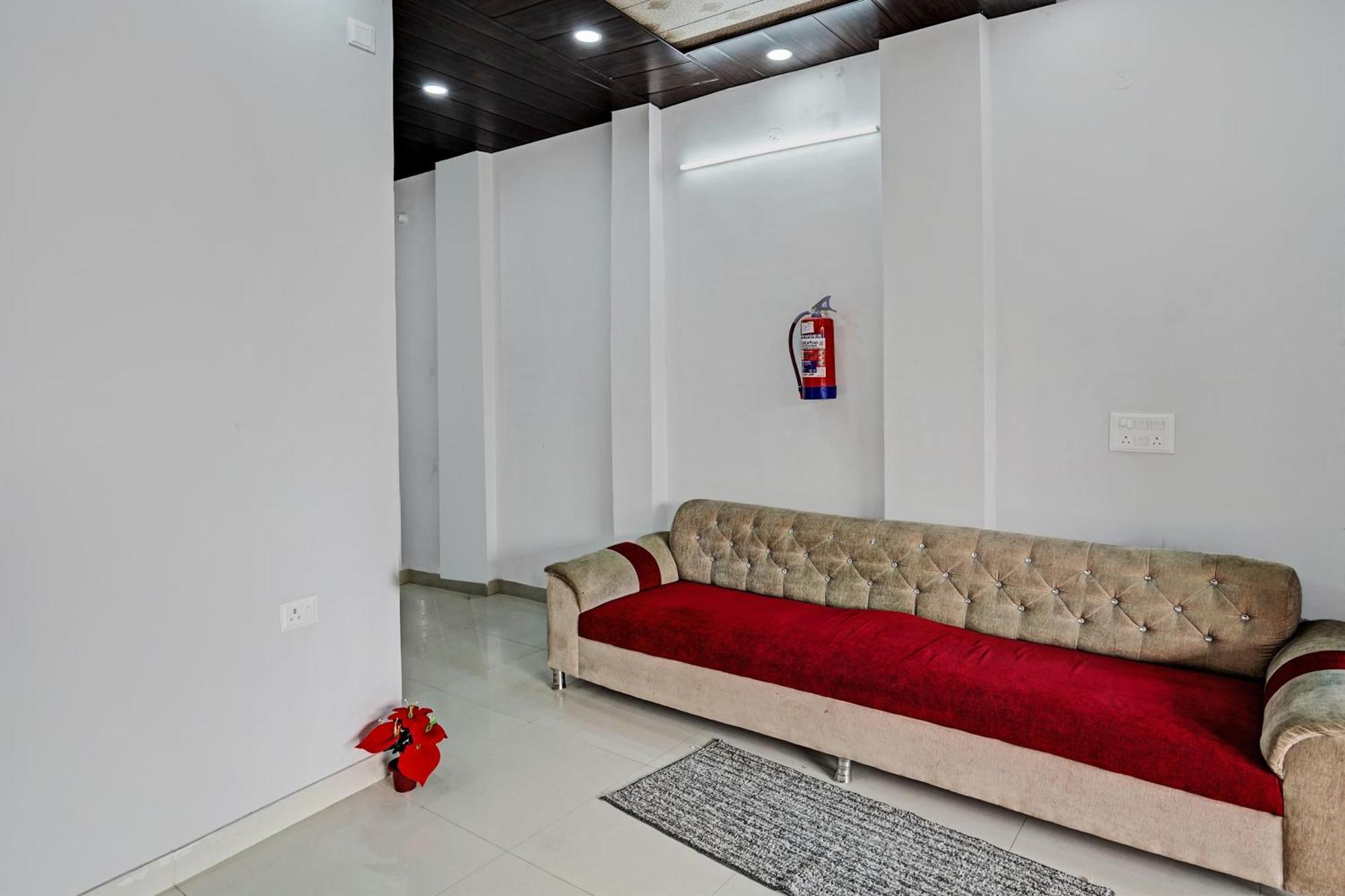 Oyo Flagship Evergreen Tower Hotel Ghaziabad Exterior foto